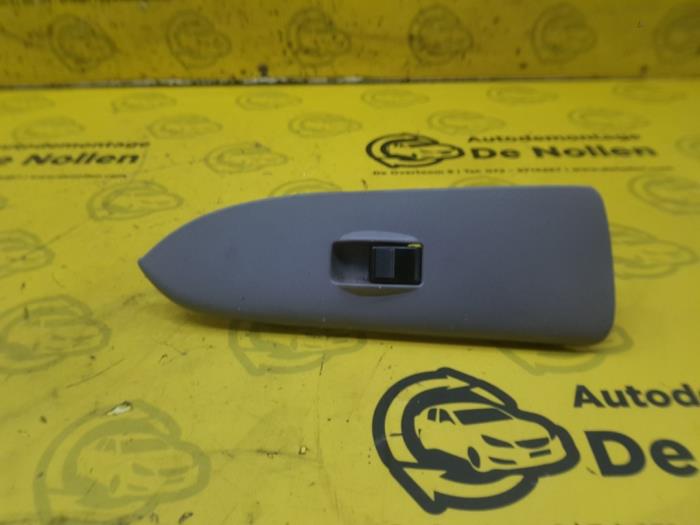 Usados Interruptor de ventanilla eléctrica Mazda Premacy 1.8 16V Precio € 11,95 Norma de margen ofrecido por autodemontage denollen