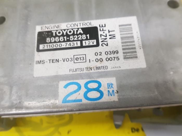 Ordenador de gestión de motor de un Toyota Yaris Verso (P2) 1.3 16V 2001
