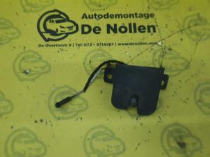 Usagé Mécanique de verrouillage hayon Volkswagen Caddy Combi III (2KB,2KJ) 1.4 16V Prix € 25,00 Règlement à la marge proposé par de Nollen autorecycling