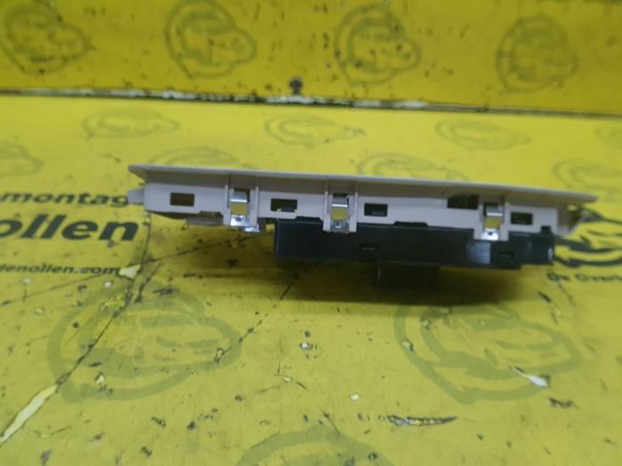 Usados Interruptor de ventanilla eléctrica BMW 4 serie (F32) 435i 3.0 24V Precio € 50,00 Norma de margen ofrecido por autodemontage denollen