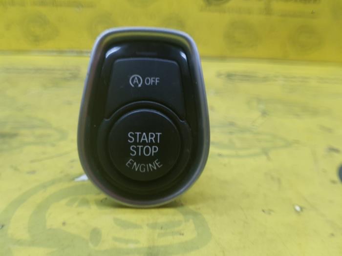 Używane Przelacznik Start/Stop BMW 4 serie (F32) 435i 3.0 24V Cena € 30,00 Procedura marży oferowane przez autodemontage denollen