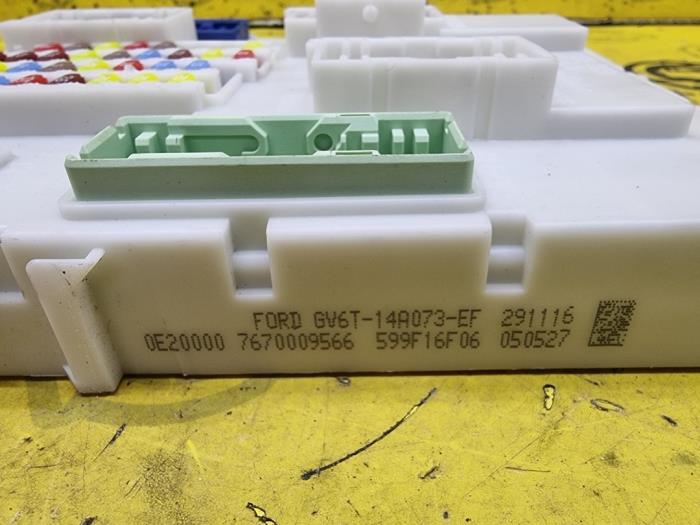 Fuse box Ford Focus 3 1.0 TiVCT EcoBoost 12V 125 7670009566 FORD