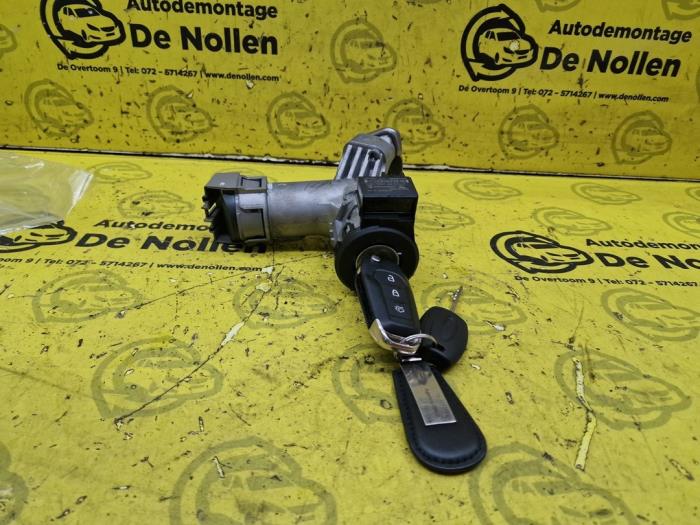 Używane Stacyjka + Kluczyk Ford Ka+ 1.2 Cena € 50,00 Procedura marży oferowane przez autodemontage denollen