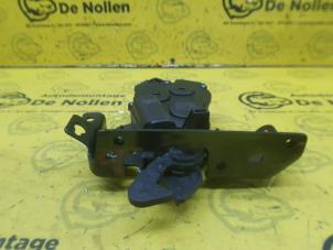 Used Tailgate lock mechanism Opel Tigra Twin Top 1.4 16V Price € 100,00 Margin scheme offered by de Nollen autorecycling