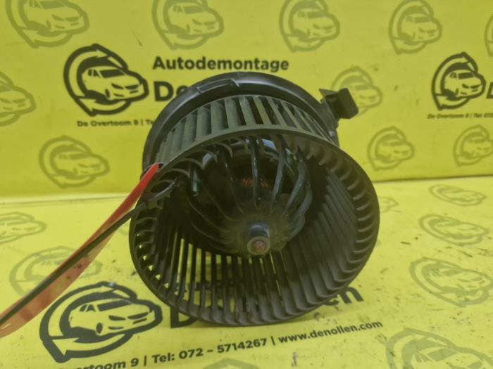 Heating and ventilation fan motor from a Dacia Sandero I (BS) 1.5 dCi 70 2010