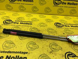 Used Set of gas struts for boot Toyota Auris (E15) 1.6 Dual VVT-i 16V Price € 30,00 Margin scheme offered by de Nollen autorecycling