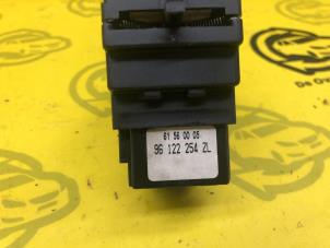 Gebrauchte Richtungsanzeiger Schalter Fiat Scudo (220Z) 1.6i Preis € 20,00 Margenregelung angeboten von de Nollen autorecycling