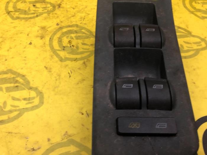 Usados Interruptor de ventanilla eléctrica Audi Allroad (C5) 2.5 V6 TDI 24V Precio € 25,00 Norma de margen ofrecido por autodemontage denollen