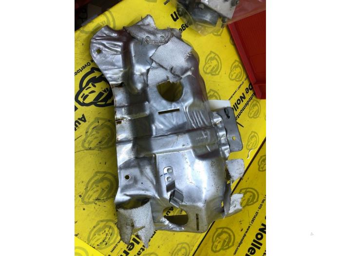 Gebrauchte Hitzeschild Auspuff Mini Countryman (F60) 1.5 TwinPower Turbo 12V Cooper SE ALL4 Preis € 50,00 Margenregelung angeboten von autodemontage denollen