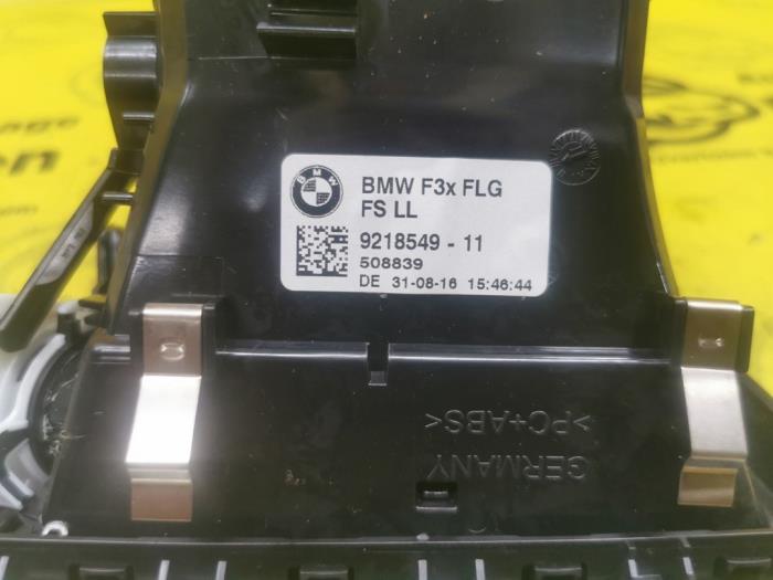 Kratka wentylacyjna deski rozdzielczej z BMW 4 serie (F32) 435d xDrive 3.0 24V 2016