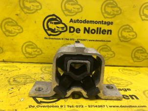 Motorlager van een Dacia Sandero I (BS) 1.2 16V 2011