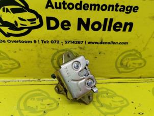 Używane Mechanizm zamka tylnej klapy Daihatsu Sirion/Storia (M1) Cena € 25,00 Procedura marży oferowane przez de Nollen autorecycling