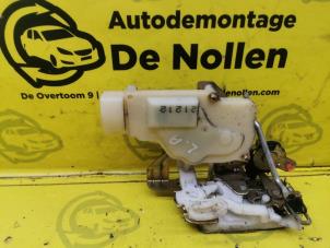 Used Rear door lock mechanism 4-door, left Daihatsu Sirion/Storia (M1) Price € 25,00 Margin scheme offered by de Nollen autorecycling