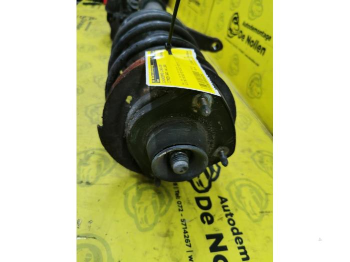 Fronts shock absorber, left from a Citroën Saxo 1.0i X 2000