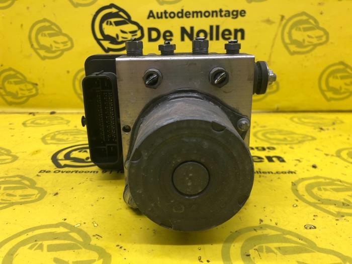 ABS pump from a Peugeot Boxer (U9) 2.0 BlueHDi 110 2017