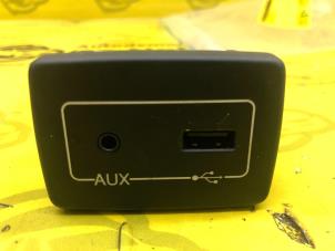 Używane Zlacze AUX/USB Peugeot Boxer (U9) 2.0 BlueHDi 110 Cena € 20,00 Procedura marży oferowane przez de Nollen autorecycling