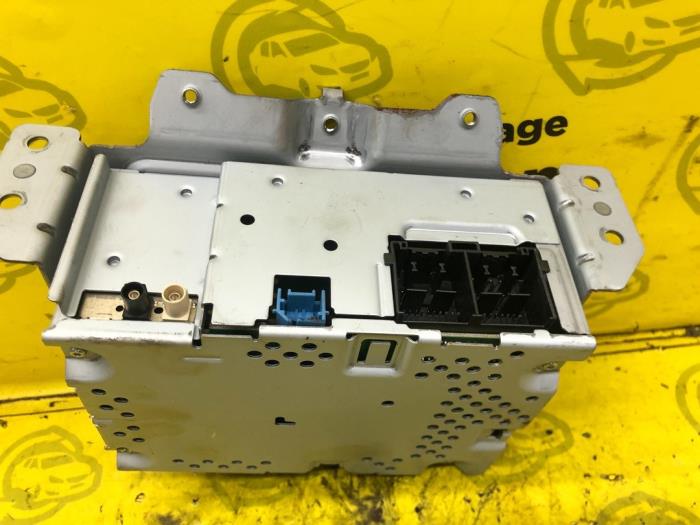 Radio CD player from a Ford Fiesta 7 1.5 EcoBoost 12V ST 2019