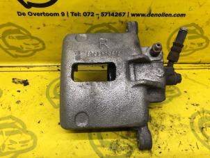 Used Front brake calliper, right Nissan Micra (K11) 1.3 LX,SLX 16V Price on request offered by de Nollen autorecycling