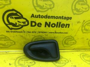 Usados Manilla Opel Movano Combi 2.5 D Precio € 15,00 Norma de margen ofrecido por de Nollen autorecycling