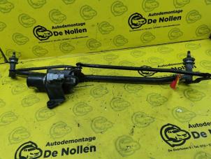 Used Wiper motor + mechanism Opel Movano Combi 2.5 D Price € 75,00 Margin scheme offered by de Nollen autorecycling