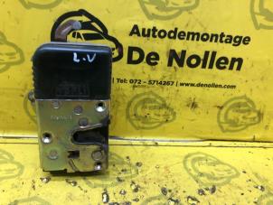 Used Door lock mechanism 4-door, front left Peugeot 807 2.0 16V Price € 40,00 Margin scheme offered by de Nollen autorecycling