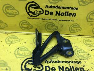 Used Bonnet Hinge Ford Transit 2.2 TDCi 16V Price € 15,13 Inclusive VAT offered by de Nollen autorecycling