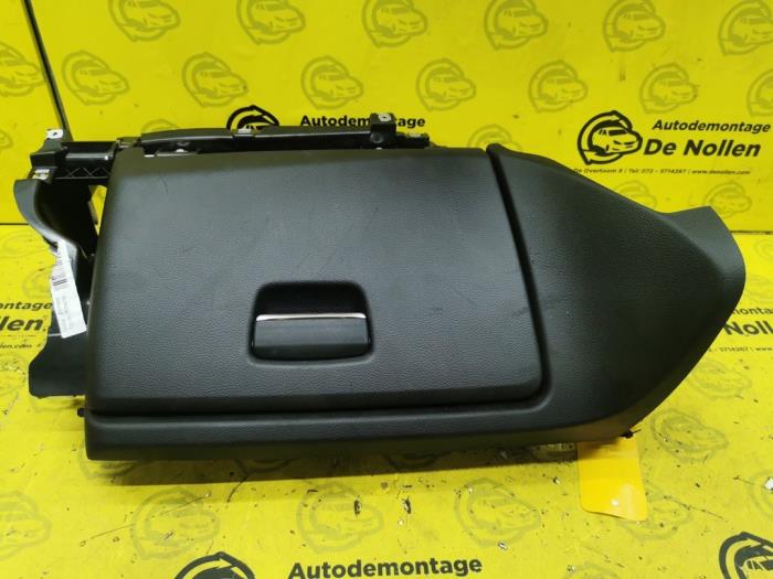 Begagnade Handskfack BMW 1 serie (E87/87N) 116i 1.6 16V Pris på förfrågan erbjuds av autodemontage denollen