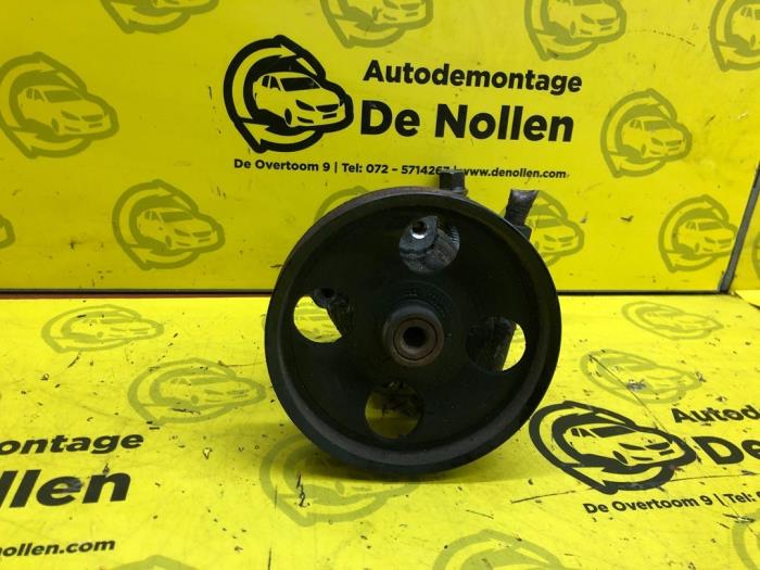 Usagé Pompe de direction Renault Trafic New (FL) 1.9 dCi 100 16V Prix € 75,00 Règlement à la marge proposé par autodemontage denollen
