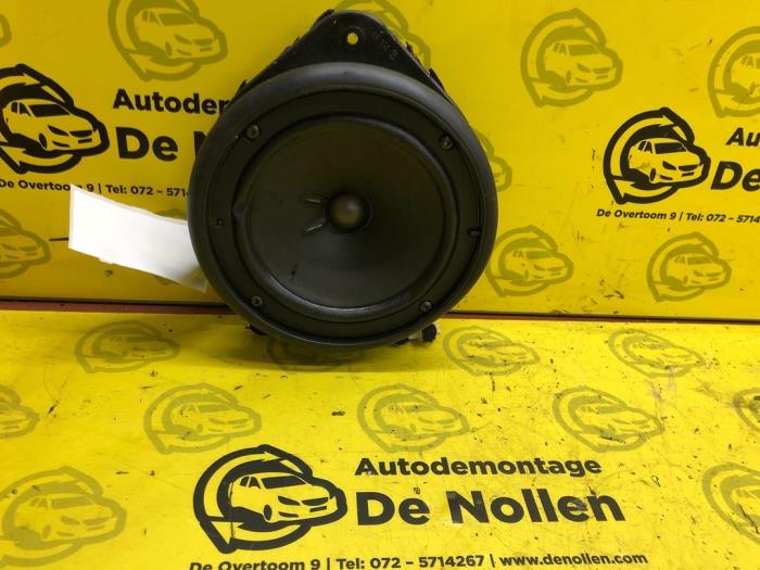 Używane Glosnik Audi A4 Avant (B6) 2.4 V6 30V Cena € 20,00 Procedura marży oferowane przez autodemontage denollen
