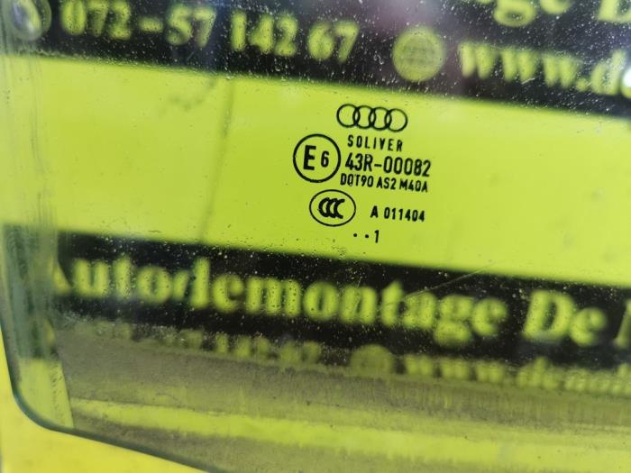 Vitre portière 4portes avant droite d'un Audi A1 (8X1/8XK) 1.6 TDI 16V 2012