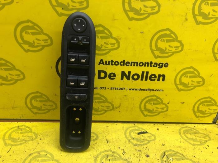 Electric window switch from a Peugeot 407 (6D) 1.8 16V 2005