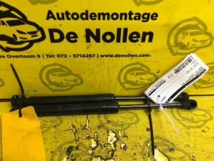 Usagé Amortisseur kit capot moteur Audi A1 (8X1/8XK) 1.6 TDI 16V Prix € 20,00 Règlement à la marge proposé par de Nollen autorecycling