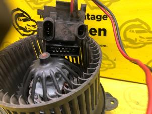 Usados Motor de ventilador de calefactor Renault Trafic New (FL) 1.9 dCi 100 16V Precio € 50,00 Norma de margen ofrecido por de Nollen autorecycling
