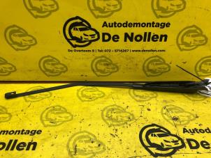 Used Rear wiper arm Renault Trafic New (JL) 2.0 dCi 16V 90 Price € 42,35 Inclusive VAT offered by de Nollen autorecycling