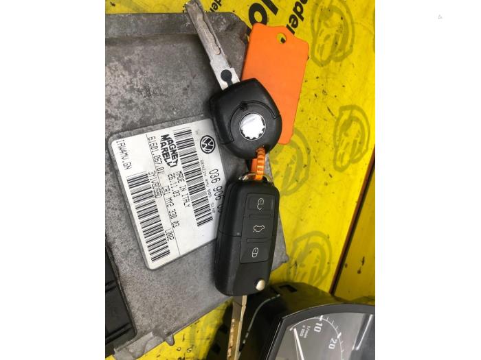 Używane Komputer sterowania silnika Skoda Fabia (6Y2) 1.4i 16V Cena € 150,00 Procedura marży oferowane przez autodemontage denollen