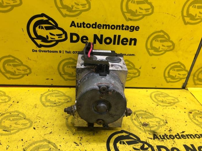 Usagé Bloc ABS Honda Civic (EP/EU) 1.4 16V Prix € 48,00 Règlement à la marge proposé par autodemontage denollen