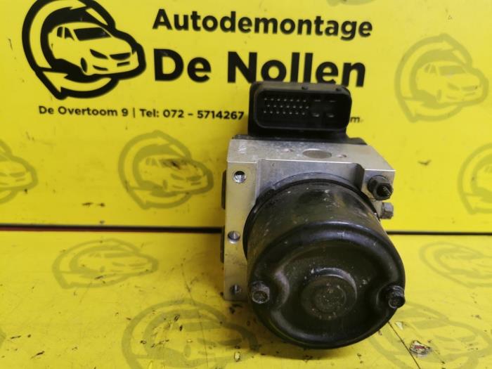 Begagnade ABS-pump Kia Rio (DC22/24) 1.5 16V Pris € 57,00 Marginaltabell erbjuds av autodemontage denollen