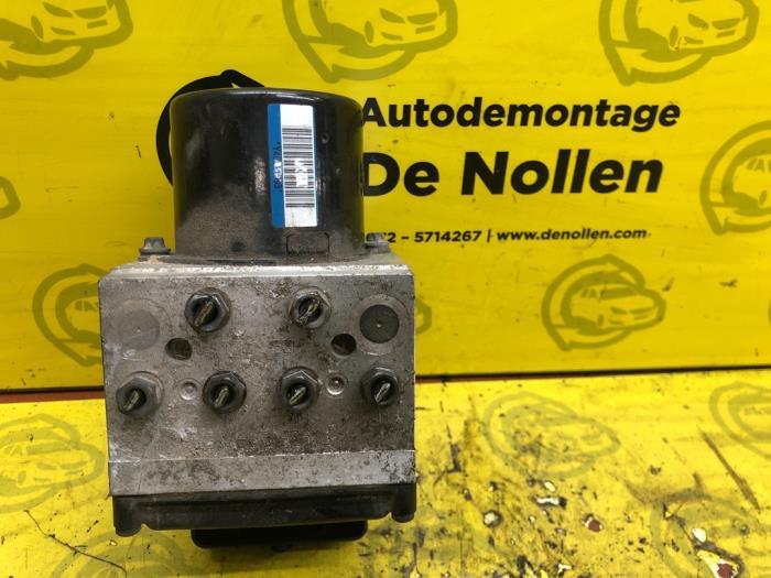 Bloc ABS d'un Volkswagen Passat Variant (3C5) 2.0 TDI 140 2006