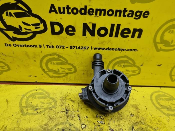 Begagnade Extra vattenpump BMW 2 serie (F22) 220d 2.0 16V Pris € 90,75 Inklusive moms erbjuds av autodemontage denollen