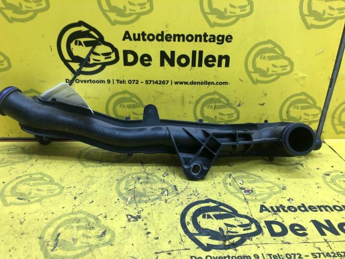 Begagnade Vattenrör Peugeot 308 (L3/L8/LB/LH/LP) 1.2 12V e-THP PureTech 130 Pris € 30,00 Marginaltabell erbjuds av autodemontage denollen