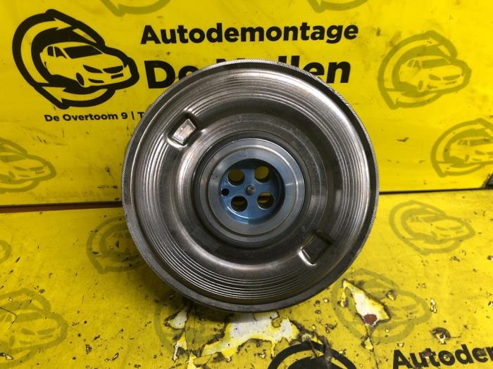 Crankshaft pulley from a BMW 2 serie (F23) 218i 1.5 TwinPower Turbo 12V 2019