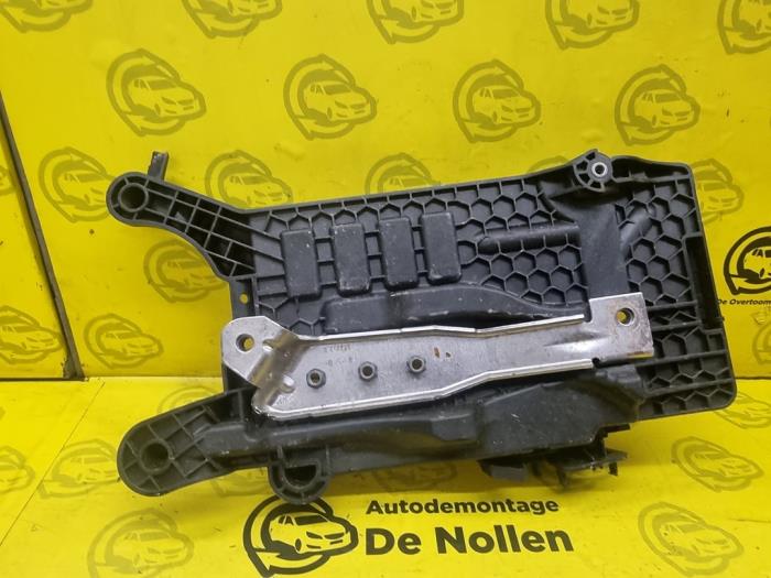 Begagnade Batterilåda Seat Arona (KJX) 1.6 TDI 95 Pris € 25,00 Marginaltabell erbjuds av autodemontage denollen
