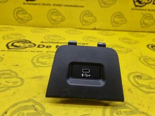 Used USB plug Mini Clubman (F54) 1.5 Cooper 12V Price on request offered by de Nollen autorecycling