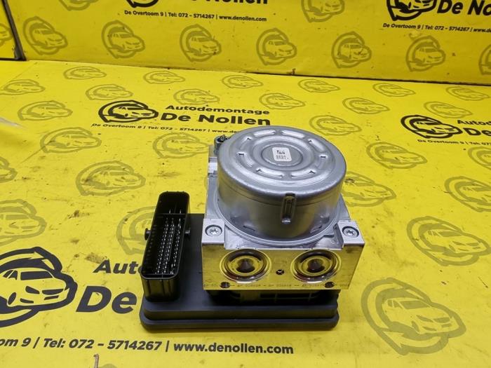 ABS pump from a MINI Clubman (F54) 1.5 Cooper 12V 2022