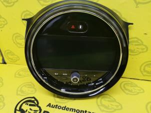 Usagé Affichage navigation Mini Clubman (F54) 1.5 Cooper 12V Prix € 975,00 Règlement à la marge proposé par de Nollen autorecycling