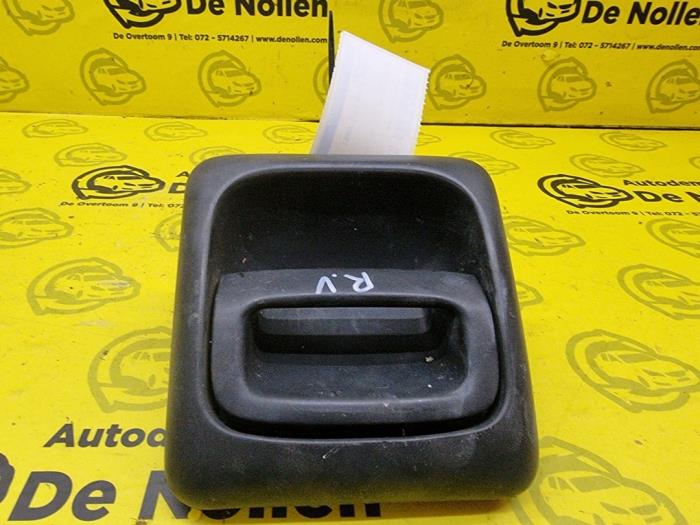 Begagnade Handtag Peugeot Boxer (244) 2.0 HDi Pris € 29,99 Marginaltabell erbjuds av autodemontage denollen