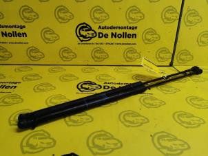 Używane Zestaw amortyzatorów gazowych tylnej klapy Opel Corsa D 1.3 CDTi 16V ecoFLEX Cena € 19,99 Procedura marży oferowane przez de Nollen autorecycling
