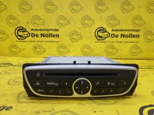Usados Reproductor de CD y radio Renault Scénic III (JZ) 1.4 16V TCe 130 Precio € 100,00 Norma de margen ofrecido por de Nollen autorecycling