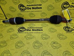 Used Front drive shaft, left Renault Clio III (BR/CR) 1.2 16V 75 Price € 40,00 Margin scheme offered by de Nollen autorecycling