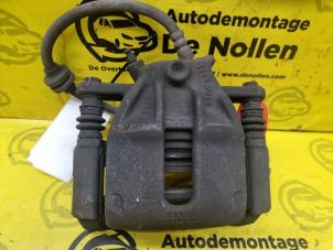 Used Front brake calliper, right Renault Clio III (BR/CR) 1.2 16V 75 Price € 30,00 Margin scheme offered by de Nollen autorecycling